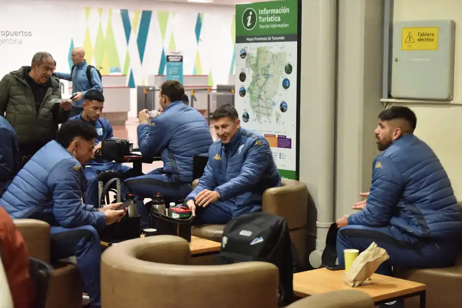 BUEN HUMOR. Ferrari se sentó junto a Ortiz y Díaz. 