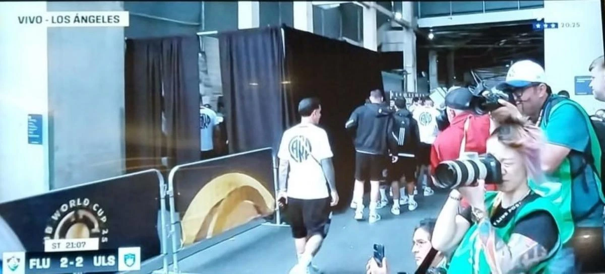 A las 20.21 el plantel llegó al estadio