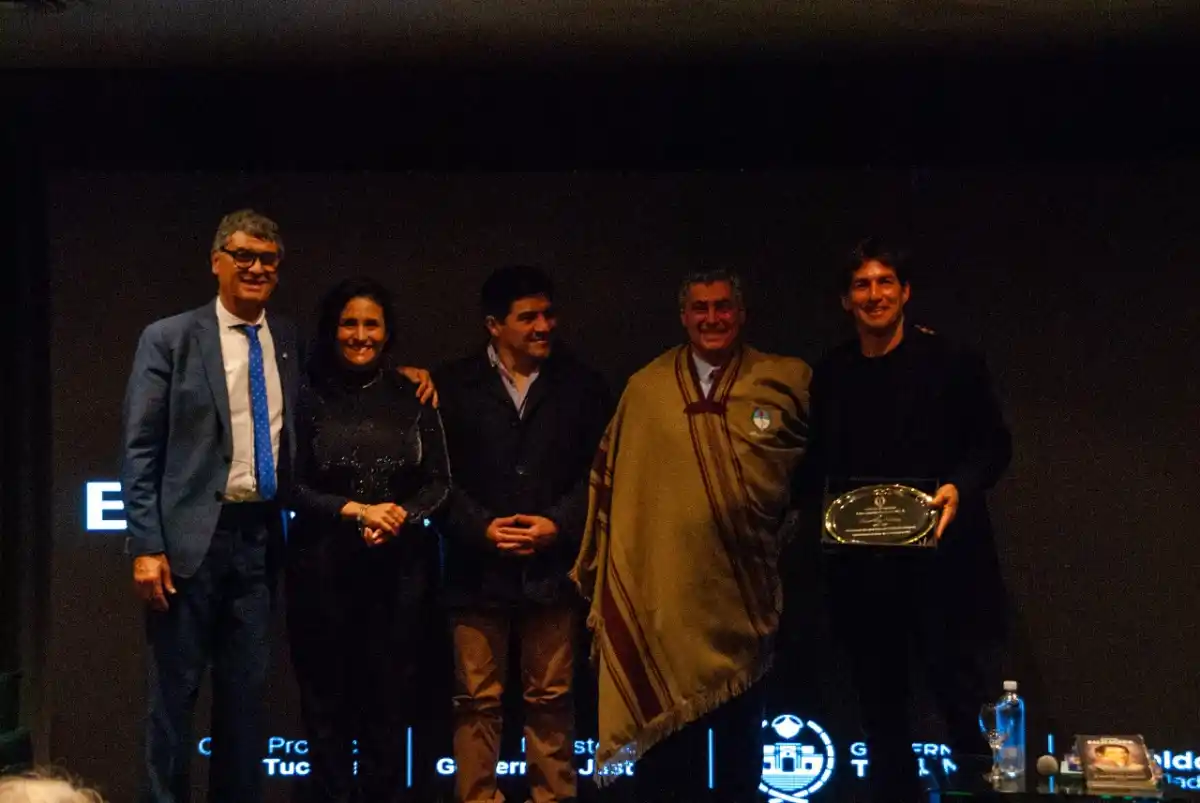 Homenajearon a Tomás Eloy Martínez en la Casa de Tucumán