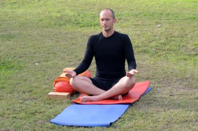 Yoga, la práctica ancestral que conecta cuerpo, mente y naturaleza