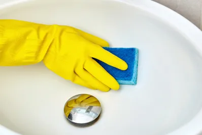 Dejá tu baño reluciente con esta mezcla de fruta y sal