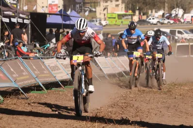 Álvaro Macías y Agustina Apaza brillaron en el arranque del Argentino de mountain bike