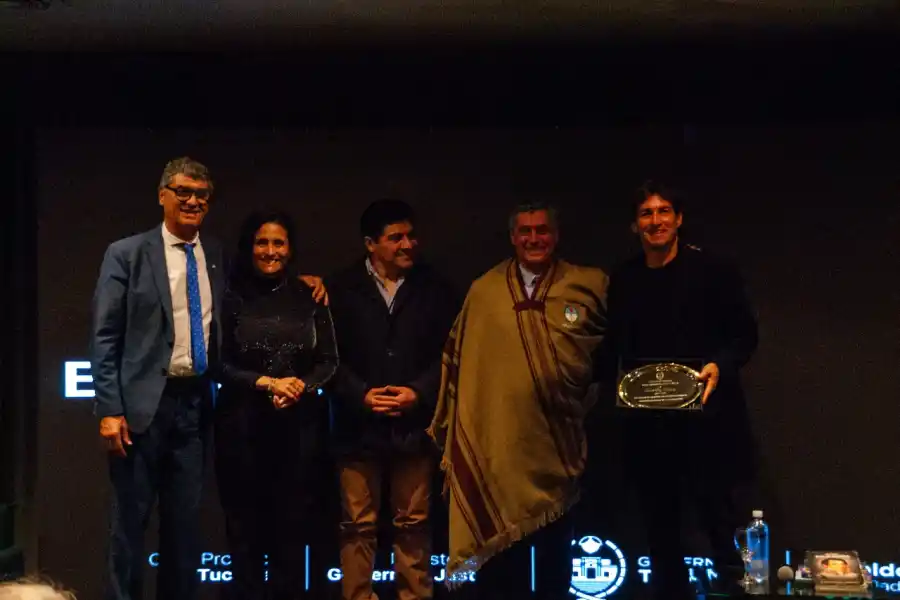 Homenajearon a Tomás Eloy Martínez en la Casa de Tucumán