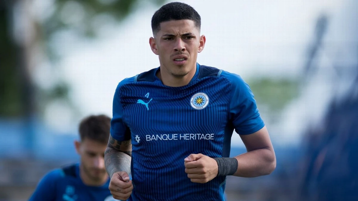 Maximiliano Villa llegaría el martes a Buenos Aires para sumarse a la concentración del Decano.