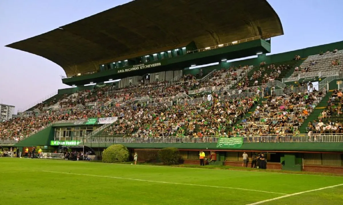 Ferro, atrapado en el ascenso: 25 años de frustraciones y un grito que se repite