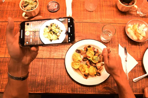 Críticos gastronómicos en redes: los aplausos en público y las críticas en privado