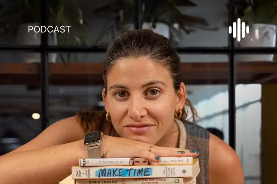 PODCAST. Es top 10 en muchos países en la categoría de negocios.