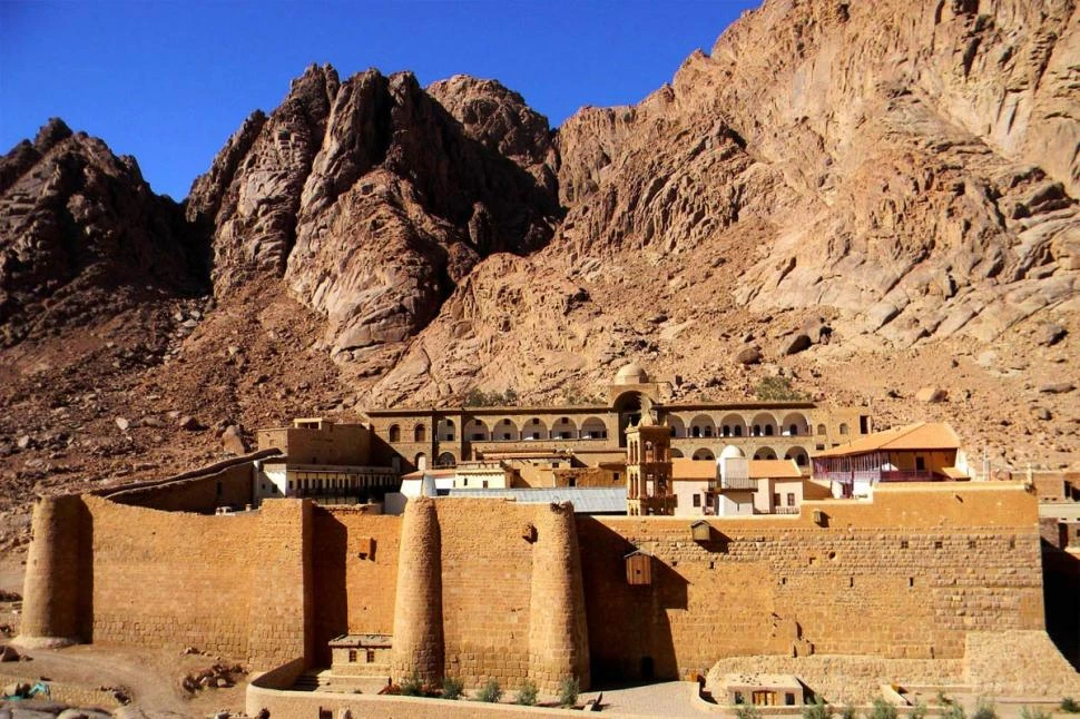 SANTA CATALINA EN EL SINAÍ. Un ejemplo de convivencia para la humanidad en tiempos de guerra.