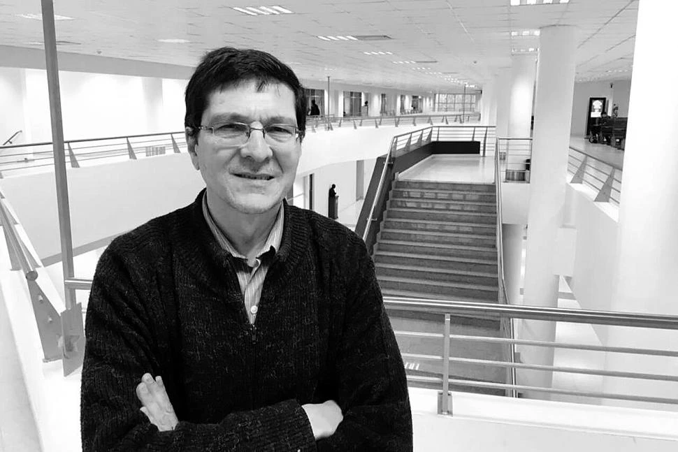 VÌNCULOS. Fernando Ruiz dice que trata de explicar còmo se relaciona el periodismo con la democracia.