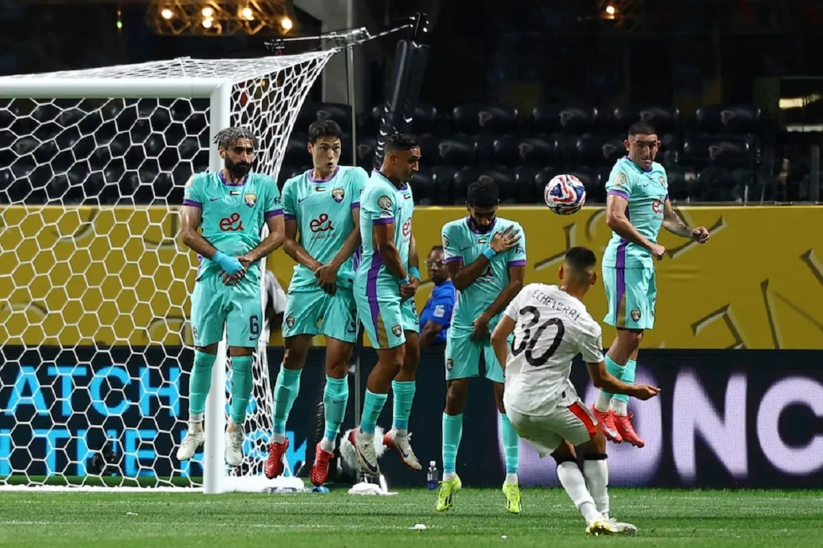 A pura clase: Echeverri metió un golazo en su estreno como titular con Manchester City