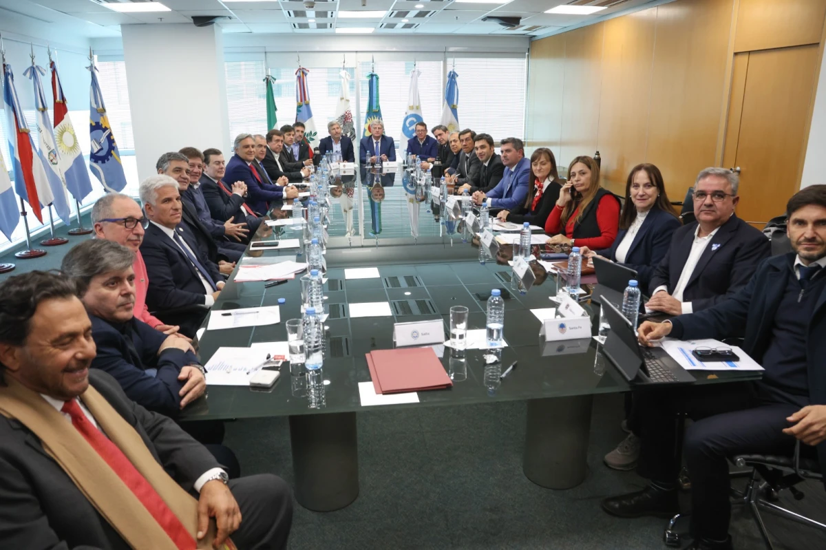 EN LA SEDE DEL CFI. Jaldo y sus pares se reunieron con representantes de la gestión de Milei. Foto de Comunicación Pública