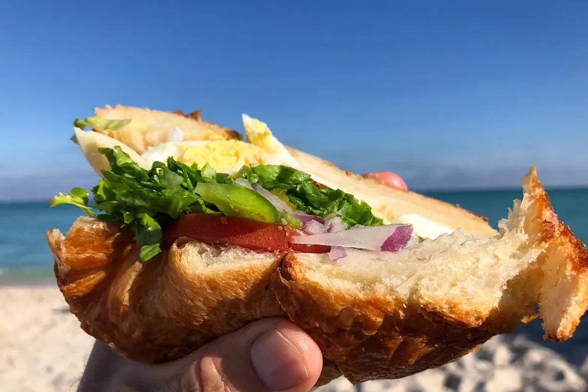 Cómo evitar intoxicaciones alimentarias durante el verano: consejos clave del Hospital Clínic de Barcelona