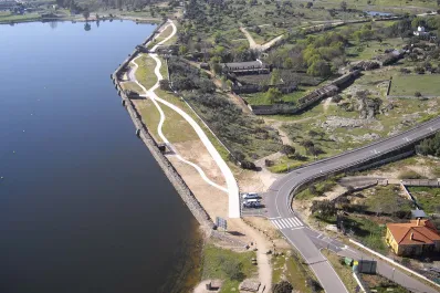 La ruta que une historia y naturaleza: senderismo junto al embalse romano más antiguo de España