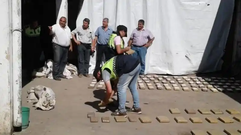 UN RECUERDO. Parte la marihuana que se trasladó en el vuelo narco y después se descubrió que no servía por estar seca.