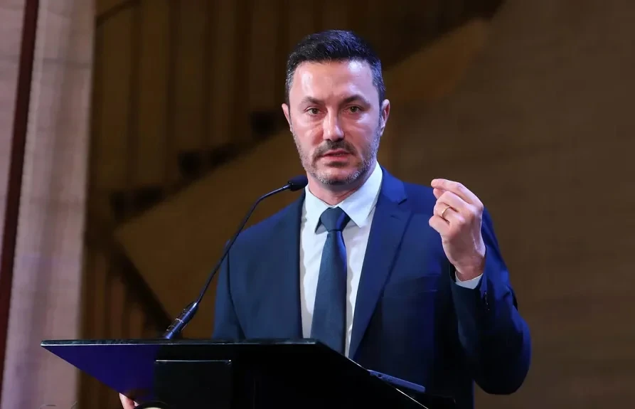 Luis Petri se mostró a favor de la intervención contra Irán.