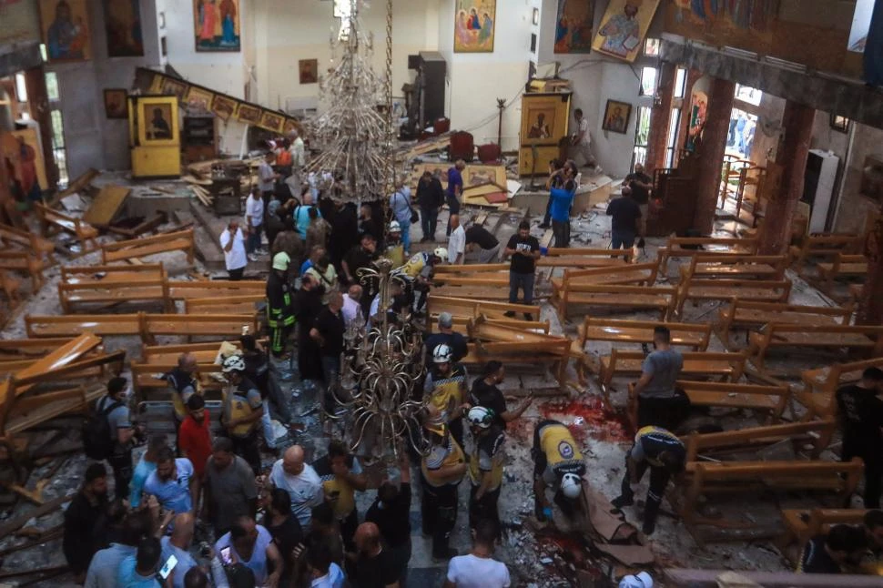 DESTRUCCIÓN. El ataque suicida dejó la iglesia de San Elias en ruinas.