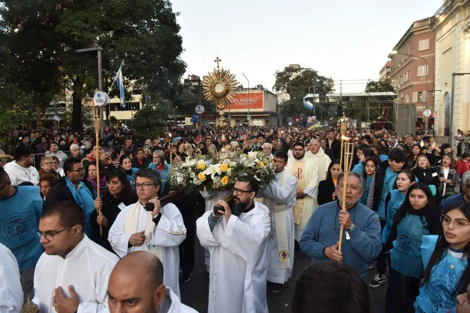 SACERDOTES. Durante la celebración se rezó para que se multipliquen las vocaciones sacerdotales en el mundo LA GACETA / FOTOS DE OSVALDO RIPOLL