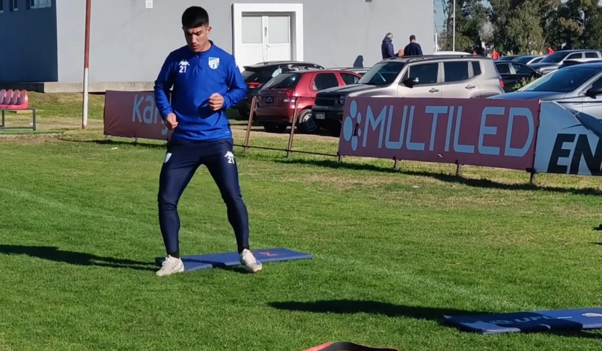 Kevin Ortiz realizó ejercicios físicos en la práctica. 