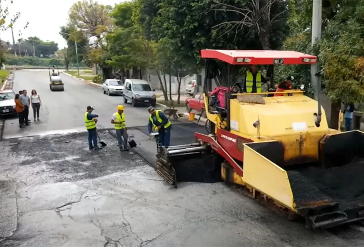 PAVIMENTO. La obra cuestionada se realizó sobre la avenida William Cross.