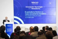 Rosental Alves reflexionó sobre el valor del periodismo y el impacto de la inteligencia artificial en las noticias