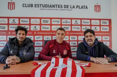 Tras 14 temporadas en Turquía el arquero símbolo de Uruguay atajará para Estudiantes de La Plata