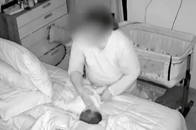 “Lo revoleaba como a un muñeco”: Una niñera maltrató a un bebé de 7 meses y los padres la vieron por las cámaras