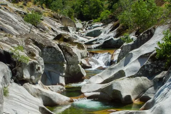 Escapada de verano: un chapuzón en la Garganta de los Infiernos, el paraíso natural del Valle del Jerte