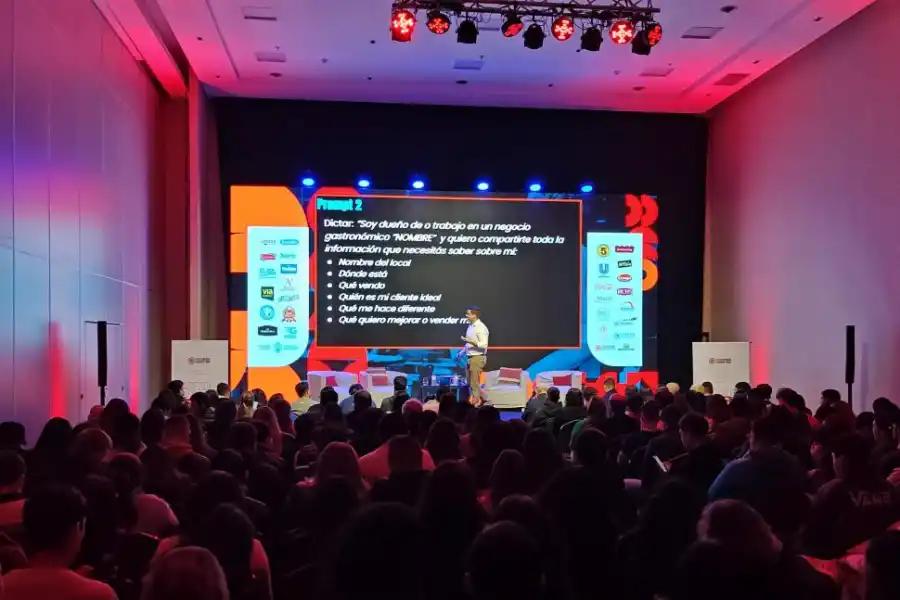 A SALA LLENA. Los organizadores resaltaron la gran concurrencia.