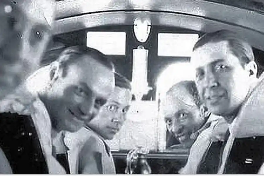 Foto tomada entre los músicos en el avión minutos antes de perder la vida