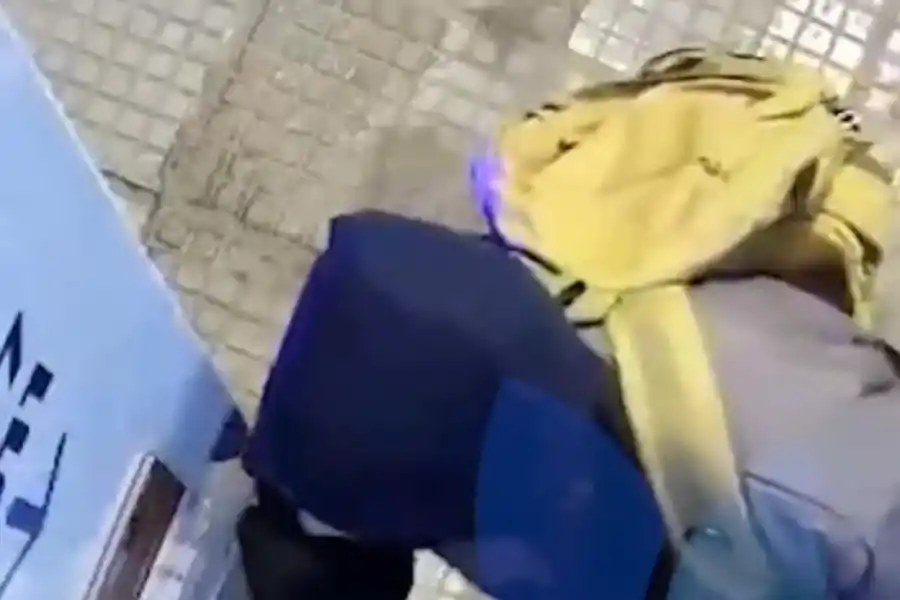 BUENA GENTE. El video de un joven tucumano que devolvió un celular se viralizó en redes sociales. CAPTURA DE VIDEO DE LA MUNICIPALIDAD DE SAN MIGUEL DE TUCUMÁN