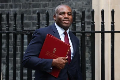 Reino Unido acusa a China de socavar la democracia