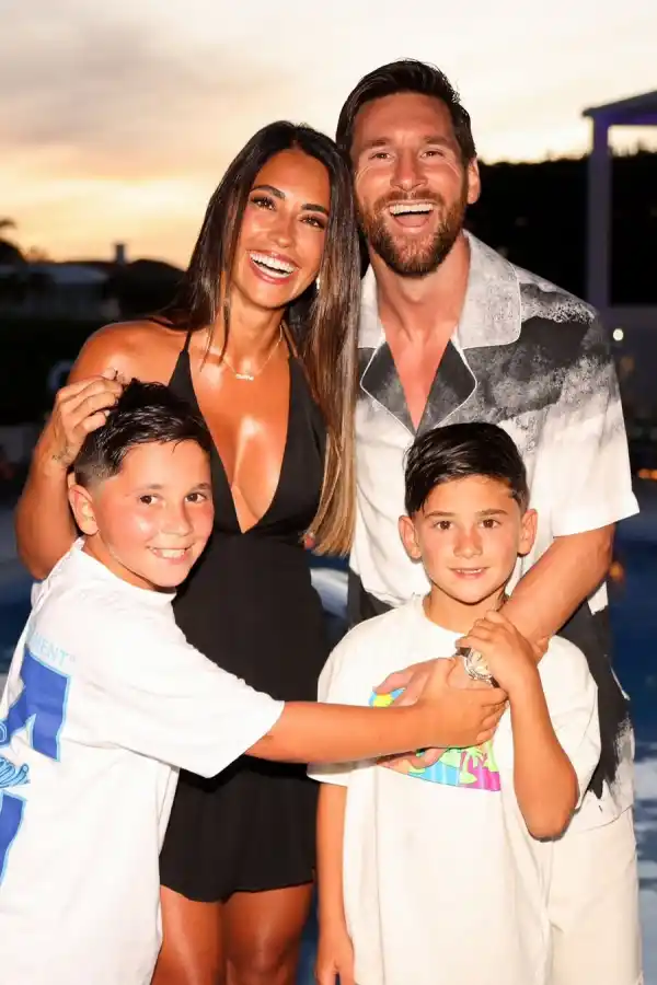 El cumple de Lionel Messi en fotos: abrazo familiar, torta con guiño y un ausente especial