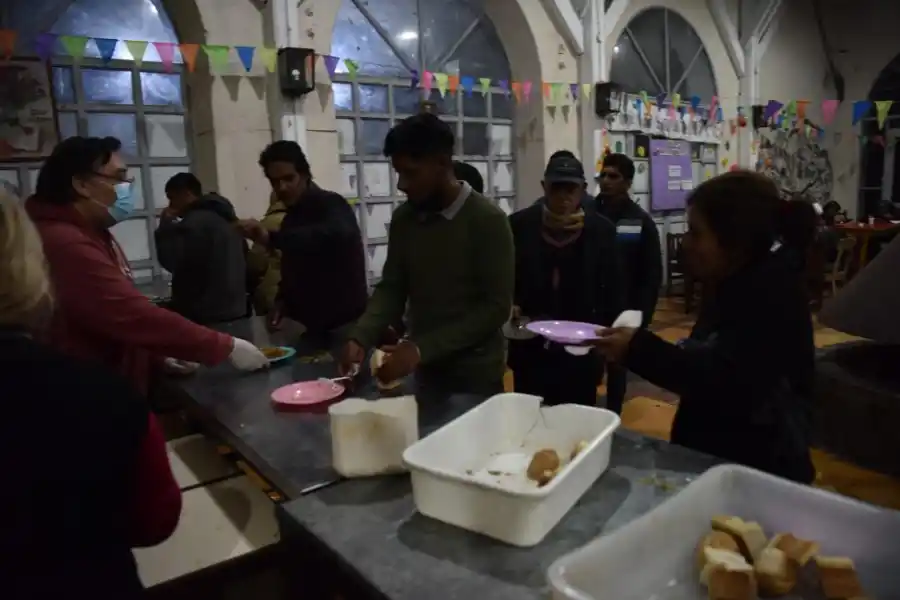 ALOJAMIENTO. Hay un centenar de camas, baños y espacio para la comida.