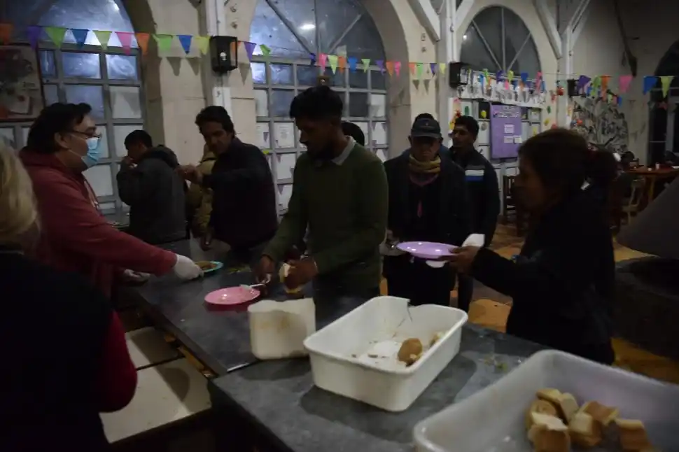 ALOJAMIENTO. Hay un centenar de camas, baños y espacio para la comida.