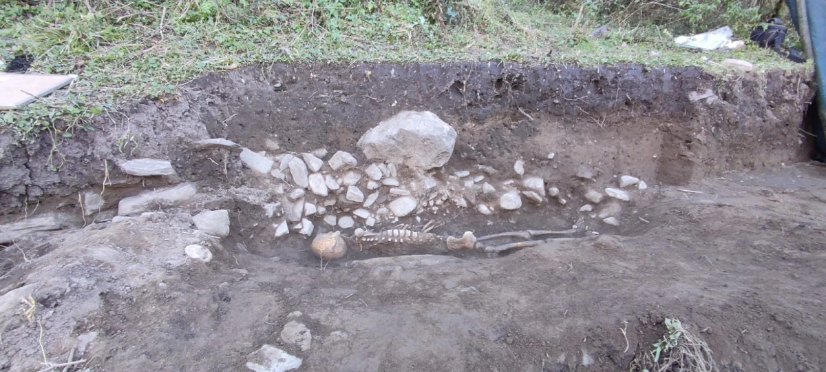 RESCATE ARQUEOLÓGICO. En la zona de El Duraznillo, en Anfama, donde hallaron restos humanos y materiales con más de mil años de antigüedad.
