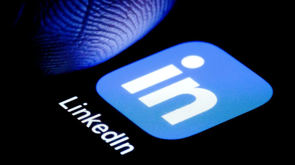 INTELIGENCIA ARTIFICIAL EN LINKEDIN. Aunque la red social profesional incorpora más funciones con IA, su CEO reconoce que los usuarios temen parecer poco auténticos. / ALAMY