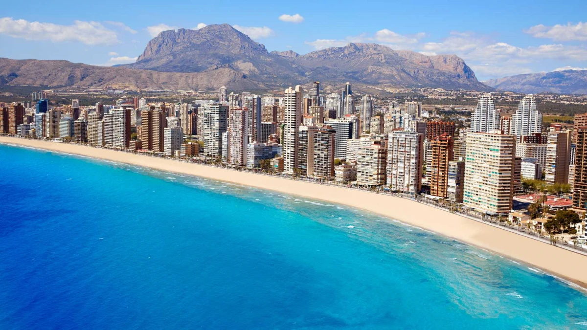 Una joya urbanística: Benidorm, la ciudad de España que cautiva a la prensa británica