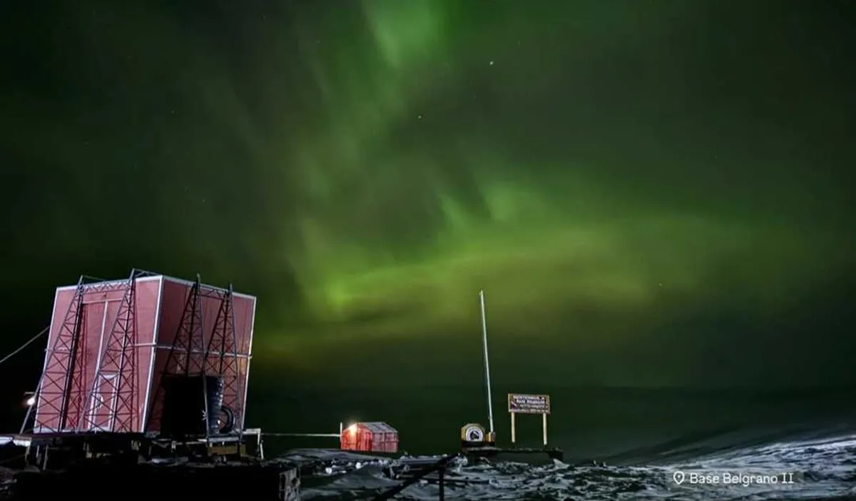 Colores en el viento: las auroras australes sorprendieron a la Antártida anoche