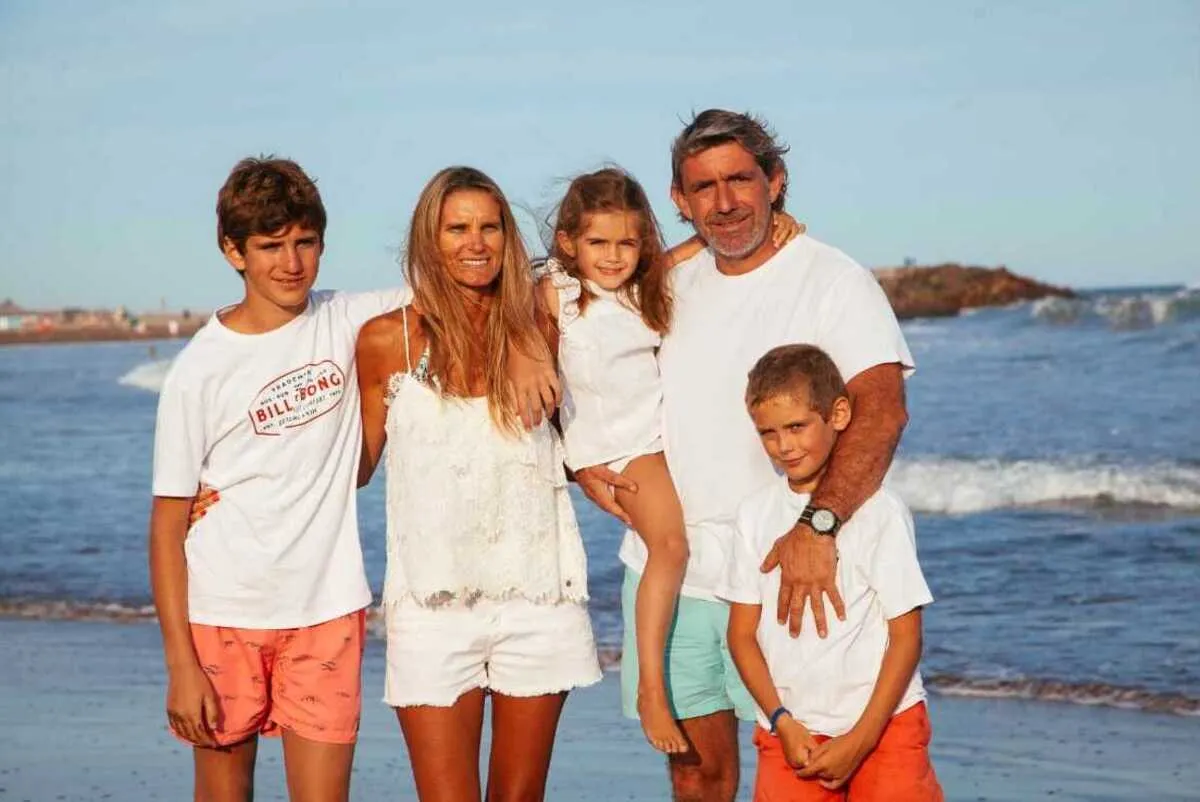 EN FAMILIA. Pablo Cuello junto a sus padres y hermanos. 