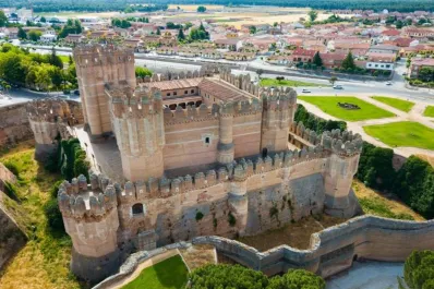 El Castillo de Coca: cómo es la joya gótico-mudéjar del corazón segoviano