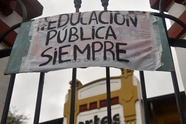 POR DOS DÍAS. Gremios docentes y agrupaciones estudiantiles se movilizarán hoy en todo el país en reclamo por mejores condiciones salariales.