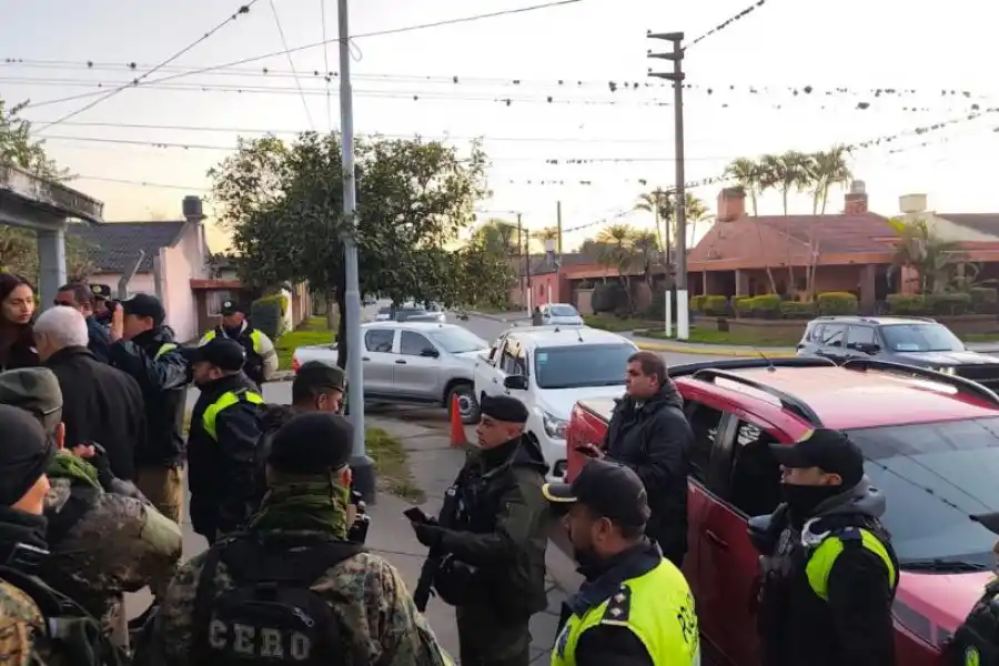 AL FRENTE. El jefe de Policía Joaquín Girvau controló el procedimiento.