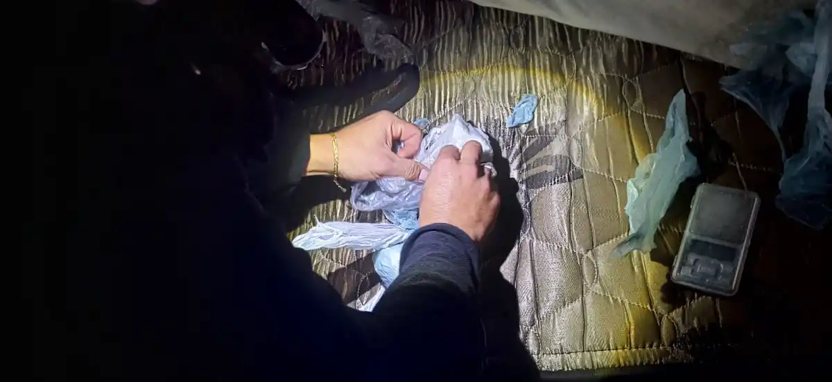 Operativo antidrogas en Alberdi: secuestran cocaína, dinero en efectivo y balanzas de precisión