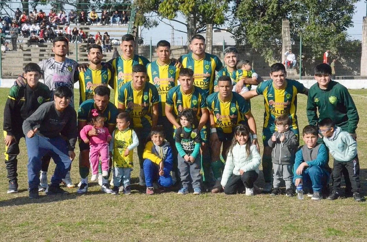 BUEN RENDIMIENTO. El equipo de Fran Avellaneda festejó. Ateneo Parroquial Alderetes es líder de su zona. Gentileza Gianluca Ortiz (Prensa Ateneo)
