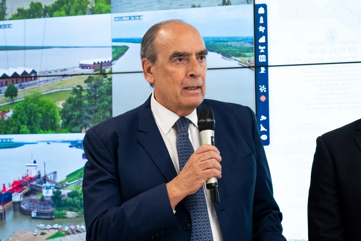 Francos explicó por qué se retiró del Senado cuando brindaba su informe de gestión