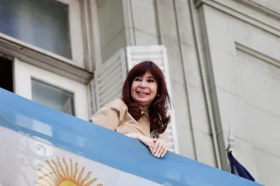 Cristina Kirchner grabó un audio y advirtió que el modelo de Javier Milei “se cae a pedazos”