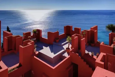 La escalera de El juego del calamar existe y está en la costa de Alicante