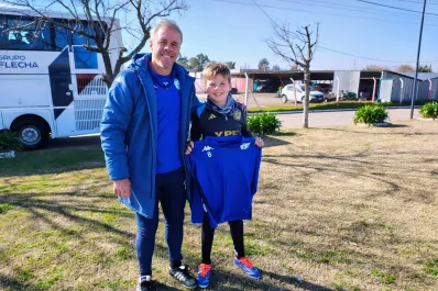 Pusineri recibió una visita especial durante el entrenamiento de Atlético Tucumán