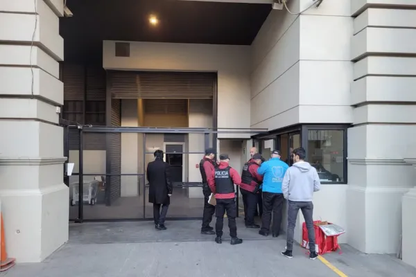 Wanda Nara se niega a entregarle sus hijas a Mauro Icardi: la Policía se presentó en su departamento