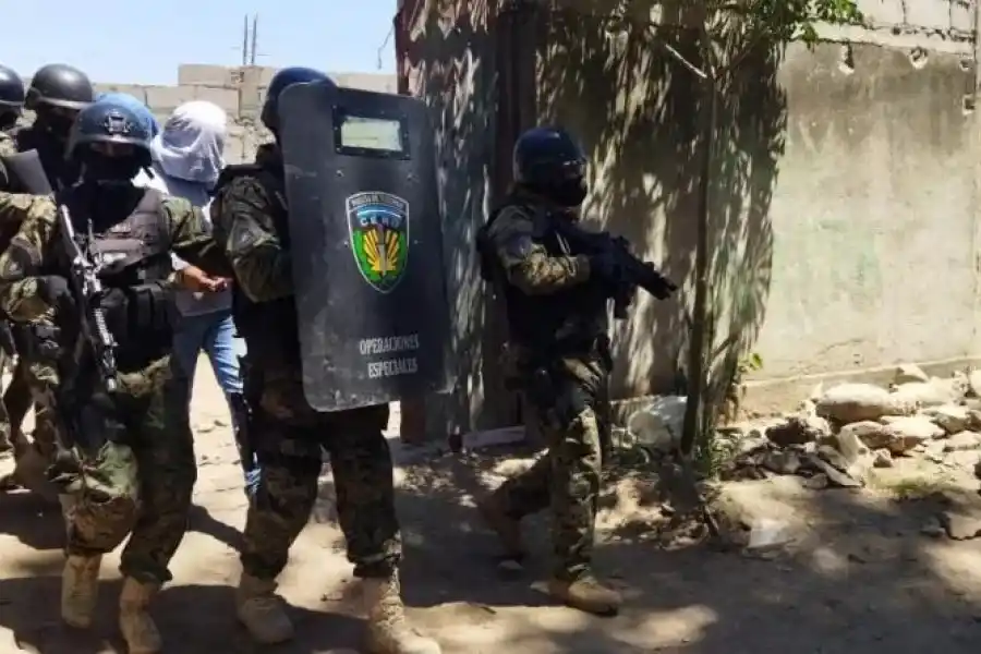 TRAS LAS REJAS. Roque “Colorao” Carrazán tenían un punto de venta al frente de la casa de los Campos.